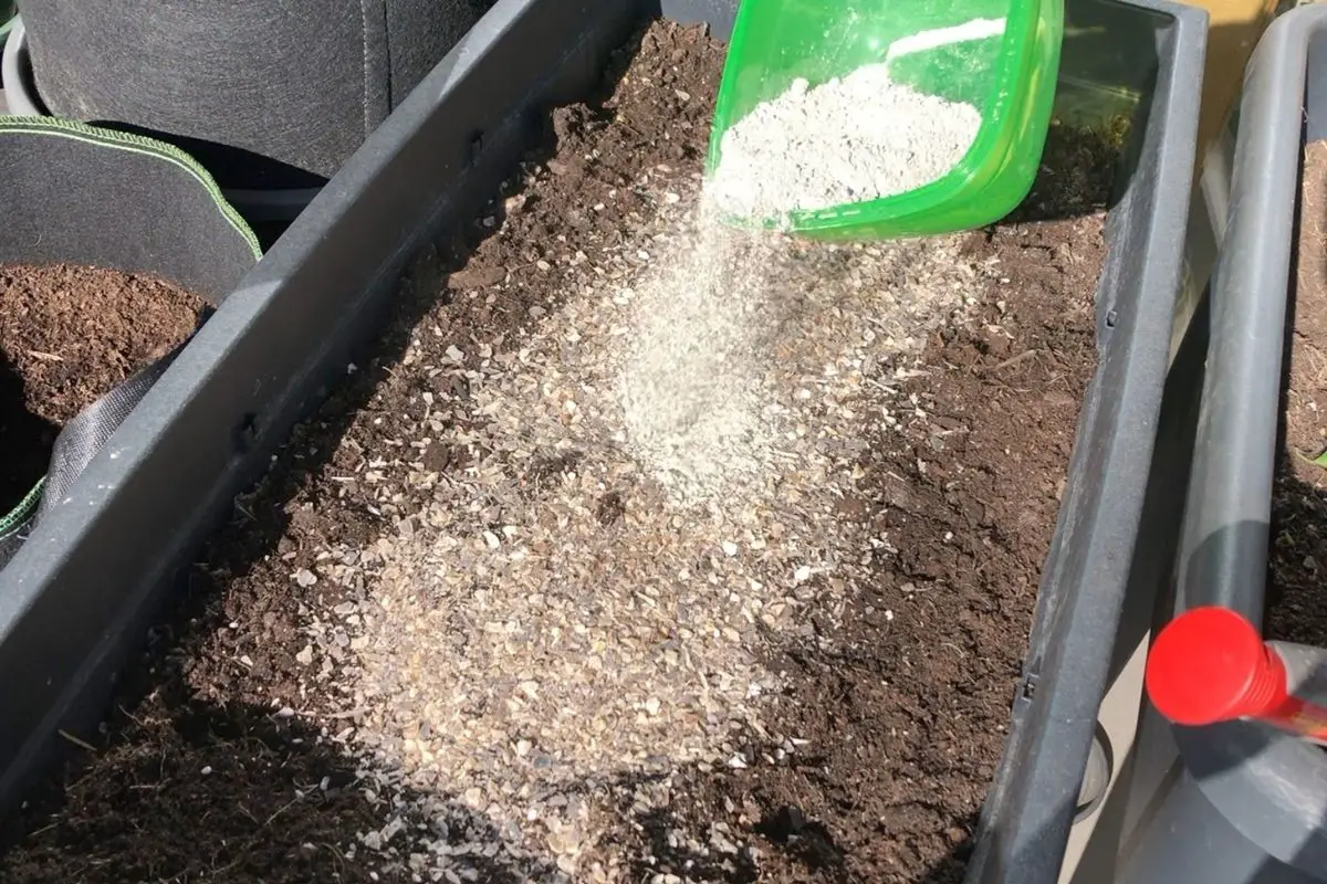 Erde aufbereiten 2 Varianten für Hochbeet und Töpfe Balkon Oase